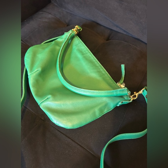 Clare V Petit Moyen in Emerald - Picture 4 of 9